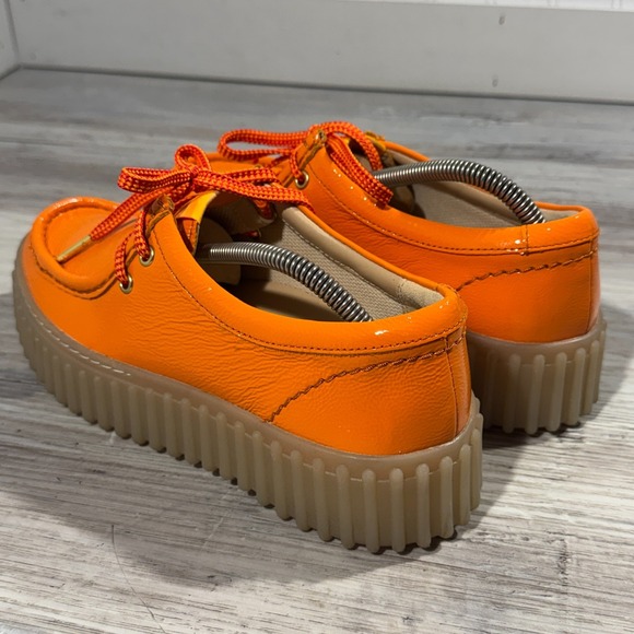 Clarks Torhill Bee Chukka Shoes Women's Sz 8.5 Orange Leather EUC - Picture 5 of 10